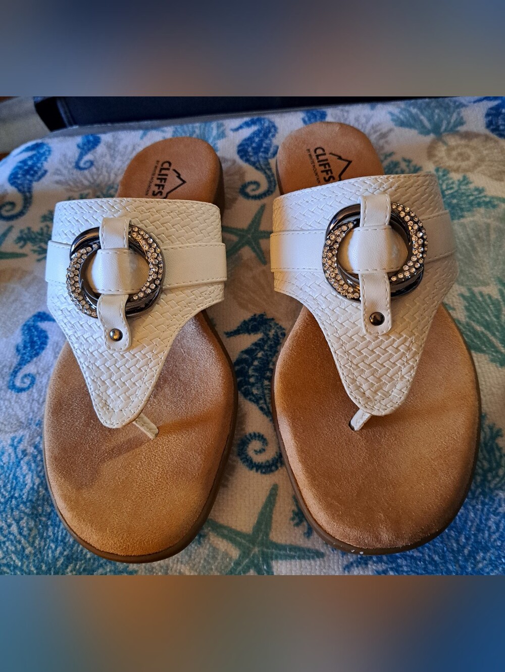 WHITE MOUNTAIN cliffs SANDALS size 8 JEWELED RING cushion footbed FLIP FLOPS new